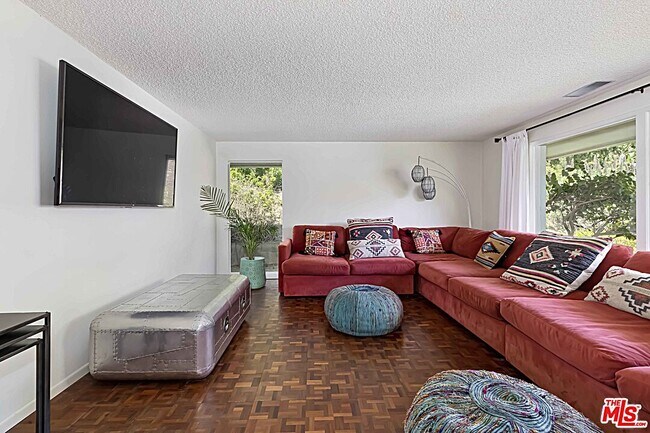 Building Photo - 1311 Las Pulgas Rd