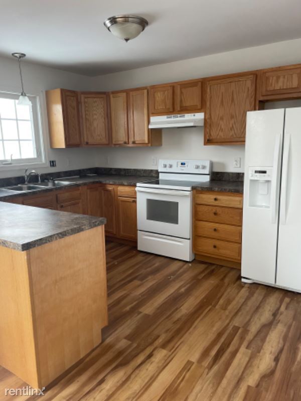 Building Photo - 3 br, 2.5 bath Townhome - 214 swallow drive