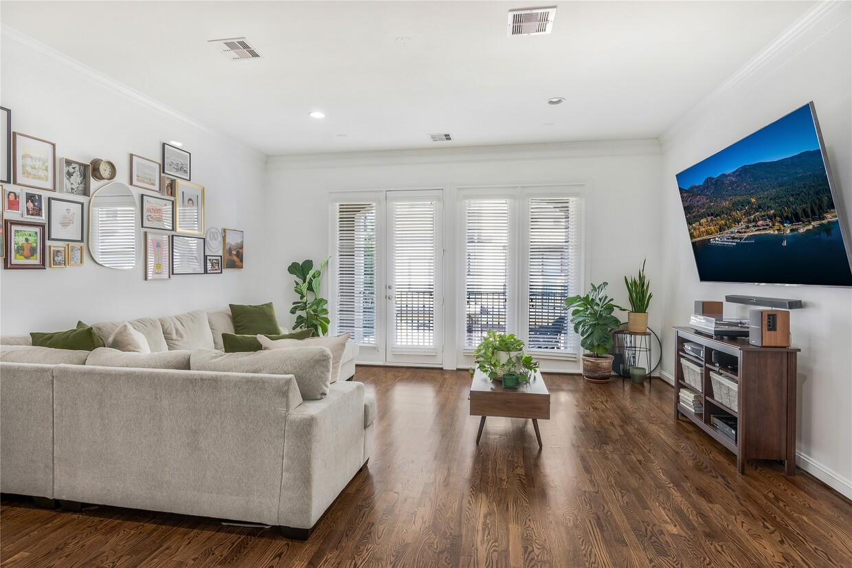 Foto principal - 8817 Lakeshore Bend Dr