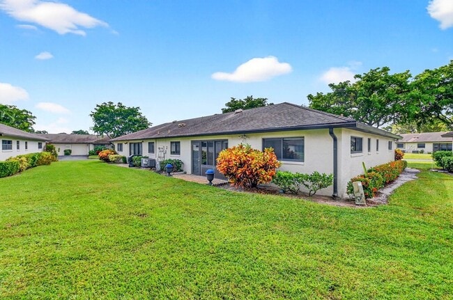 Foto del edificio - 4866 Dovewood Cir