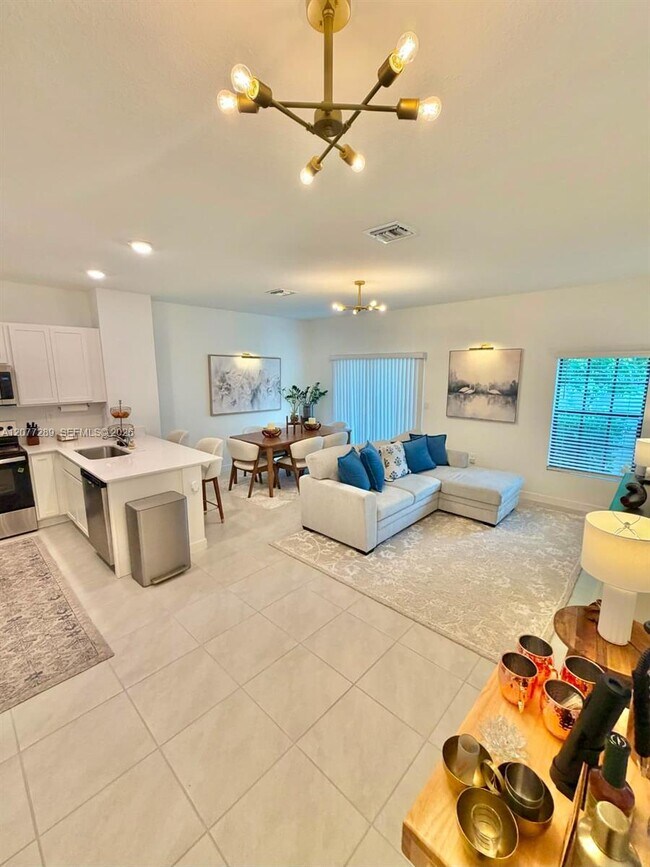 Foto del edificio - 856 SW 11th Wy