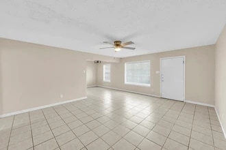Building Photo - 3024 Tudor Ln
