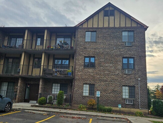 Building Photo - 50 Donna Ct