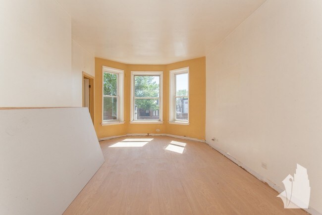 Building Photo - 3010 S Emerald Ave