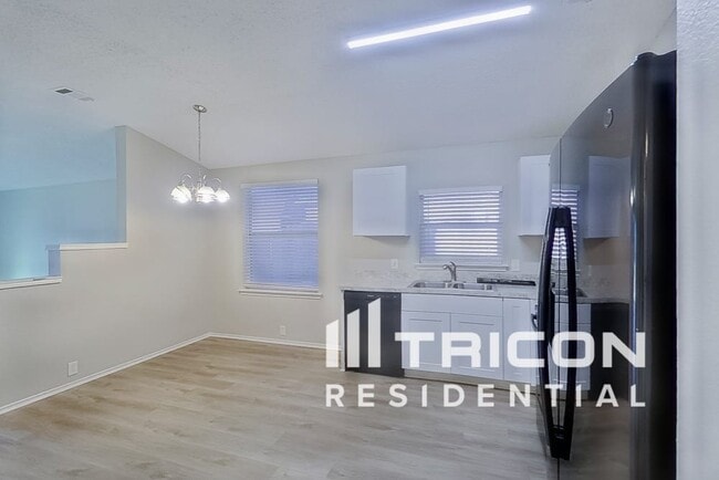 Building Photo - 232 Tulane Dr