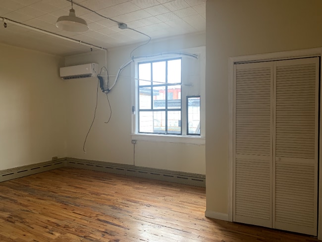 Building Photo - 1415 Kemper St