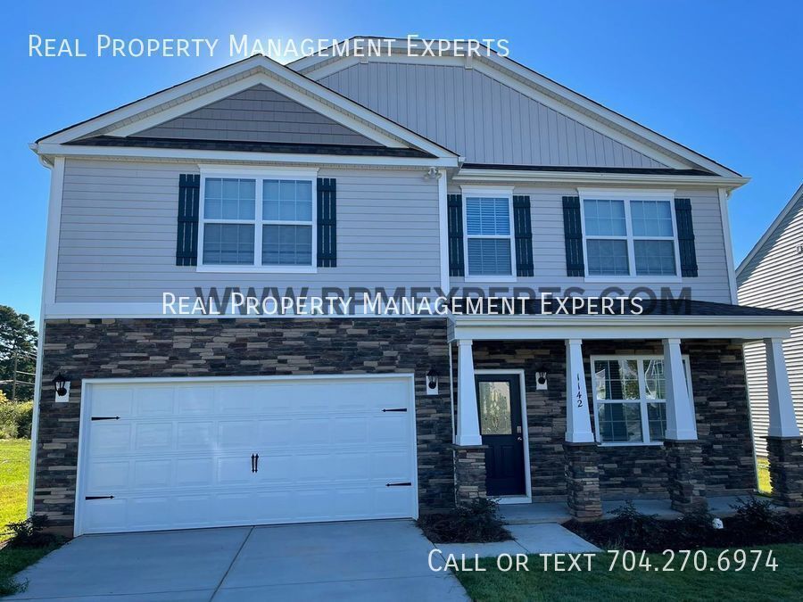 Foto principal - Luxury 4 Bedroom 2.5 Bath Home in Charlotte!