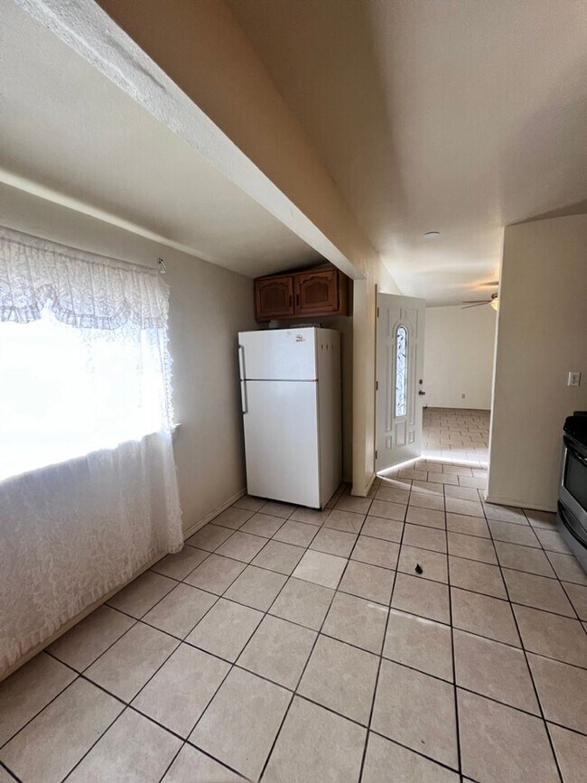 Building Photo - 3 br, 1 bath House - 607 E Wildy    (391)