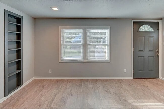 Building Photo - 611 S Overton Ave