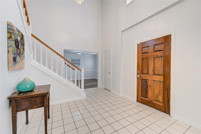 Building Photo - 1411 Village Garden Dr