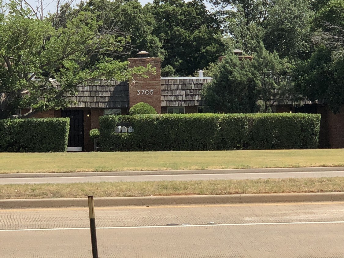 Vista desde la calle - 3705 W Pioneer Pkwy
