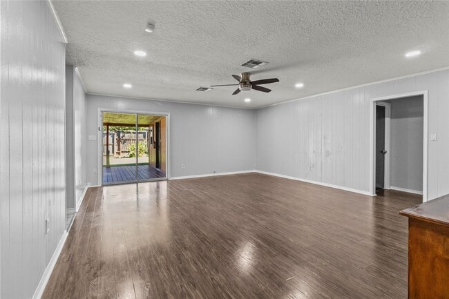 Foto del edificio - 2202 Colonial Ct N