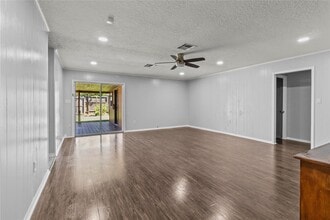 Building Photo - 2202 Colonial Ct N