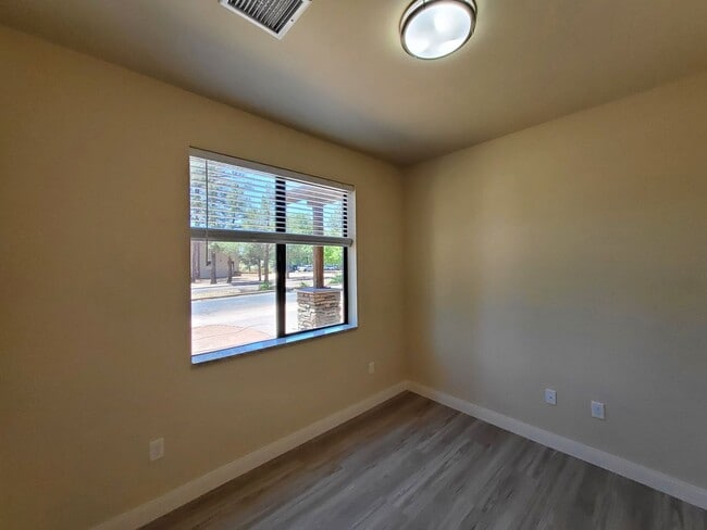 Building Photo - Newer 2 bed / 2 bath Bison Cove Condo