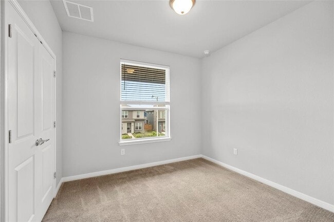 Building Photo - Baythorne Dr