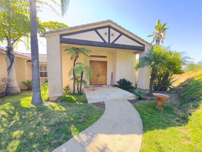Foto del edificio - Endless Views from this secluded 4 bedroom...