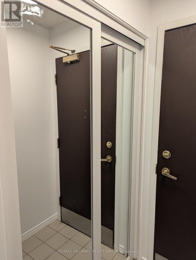 Building Photo - 160 George St