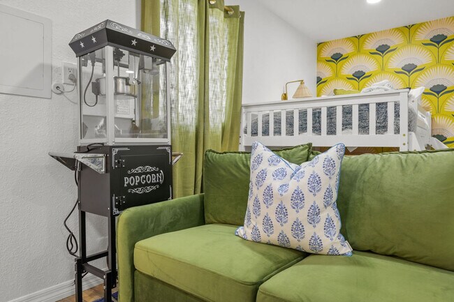 Building Photo - 11784 85th Ave