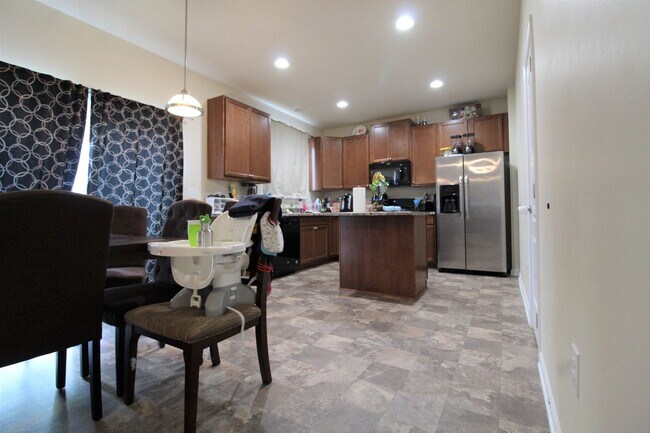 Building Photo - 3 br, 2 bath House - 111 Summers Ridge Road