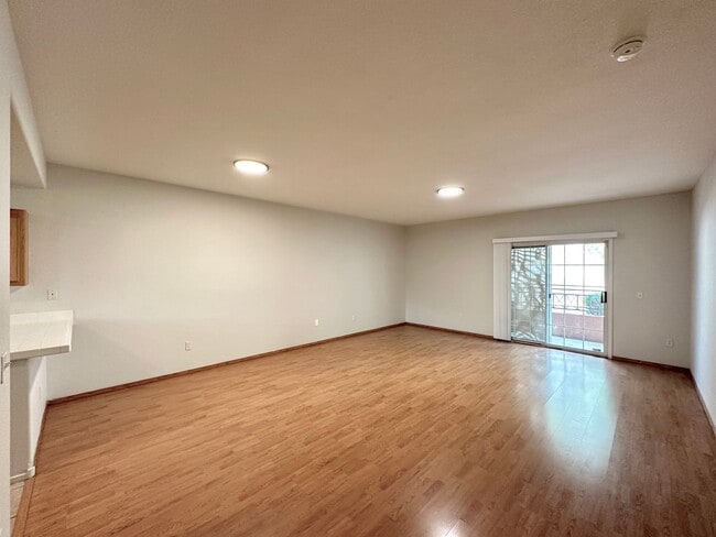 Building Photo - Silver Pines