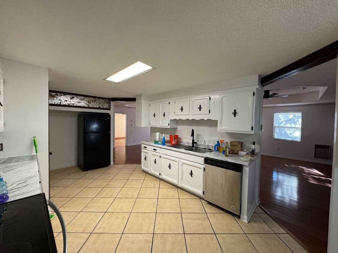 Primary Photo - 408 3rd Ave NW