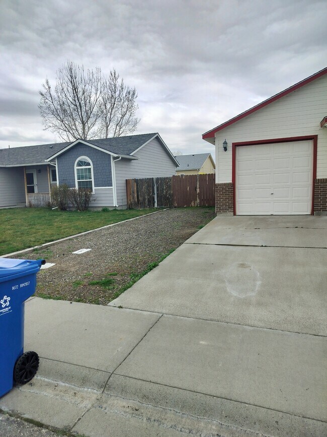 Foto del edificio - 1415 Chelsey Cir