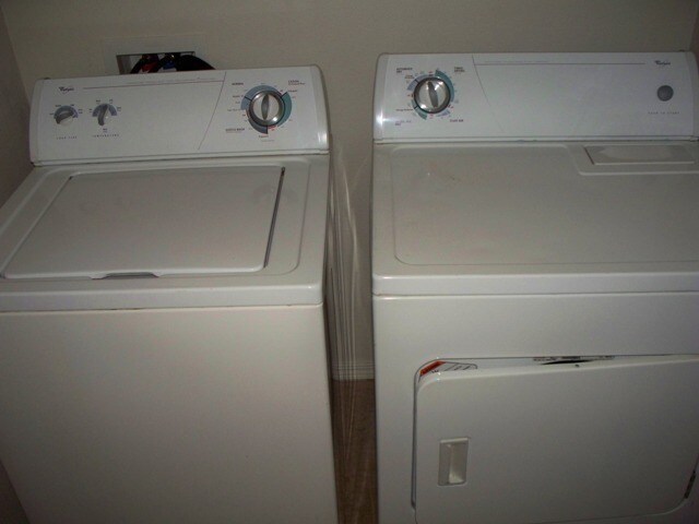 Building Photo - Walk-in Affordable 3 Bedroom 2 Bath walk in , in the Heart of Branson