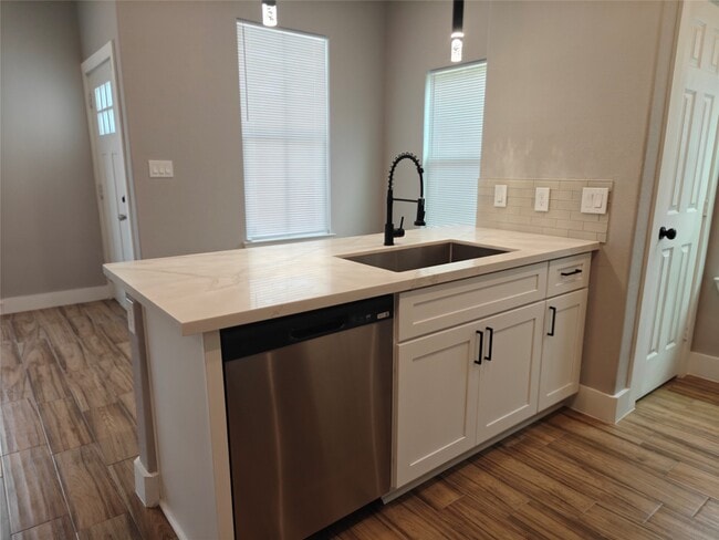 Foto del edificio - 4124 Vaughn St