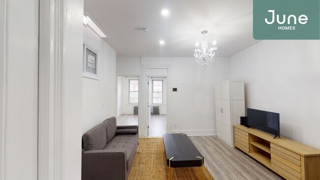 Building Photo - Full room in 4-bed/1.0-bath Home