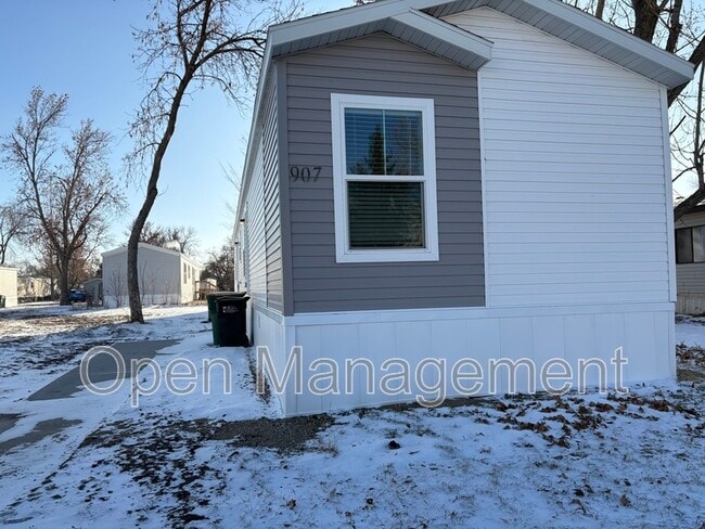 Building Photo - 825 1st Ave E