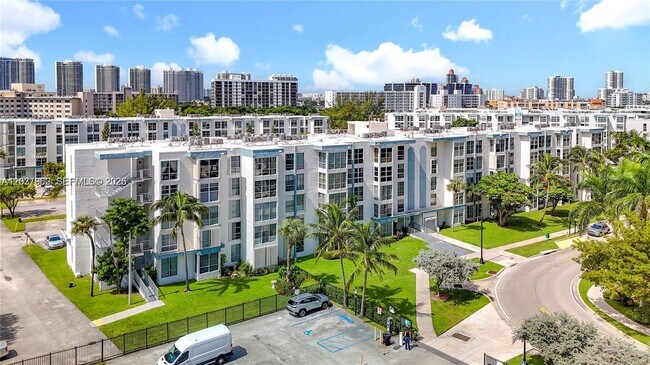 Foto del edificio - 17560 Atlantic Blvd