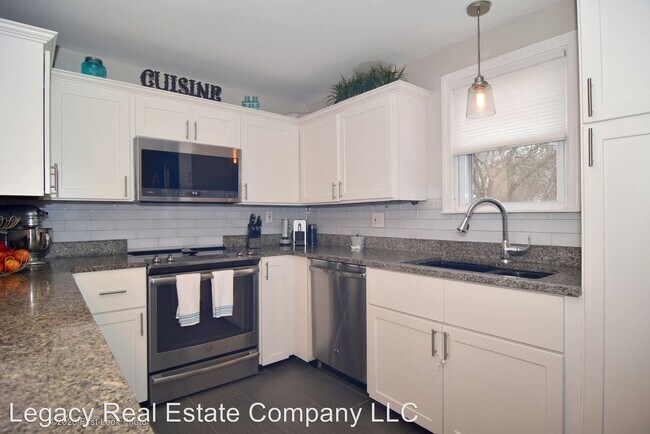 Building Photo - 4 br, 2 bath House - 49 Maple Avenue