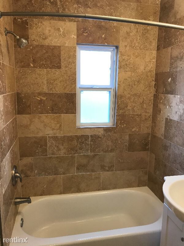 Building Photo - 1 br, 1 bath Apartment - 1355B Oakland Ave
