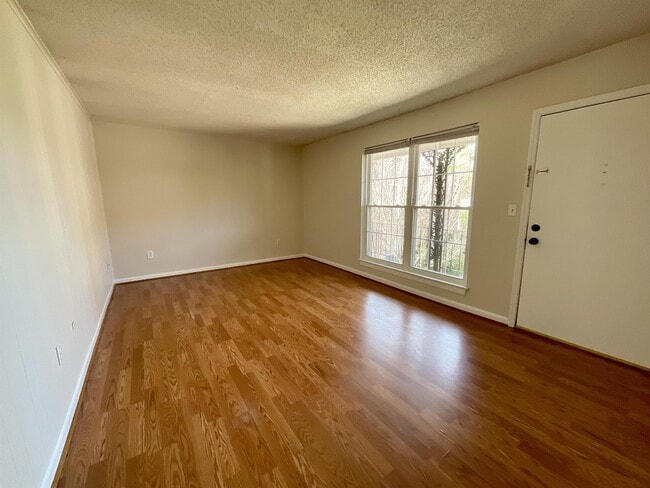 Building Photo - 867 Colony Dr