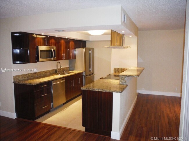 Foto del edificio - 9431 Live Oak Pl