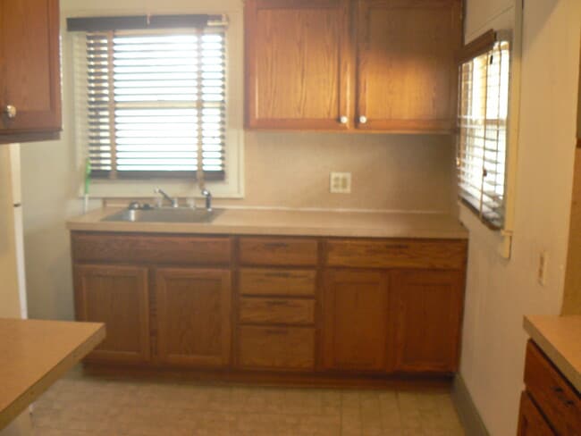 Building Photo - 2035 S Mosley Ave