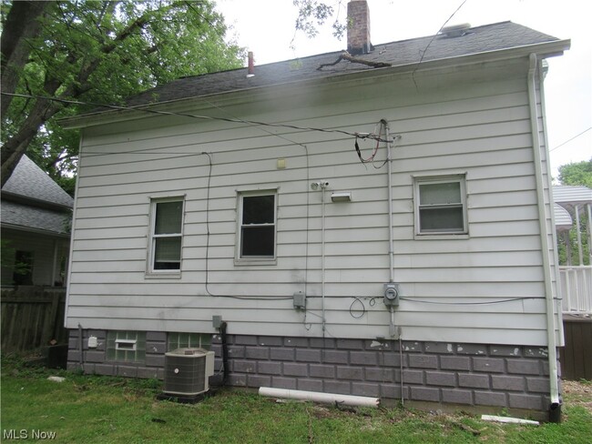 Building Photo - 75 Dewhurst Ave