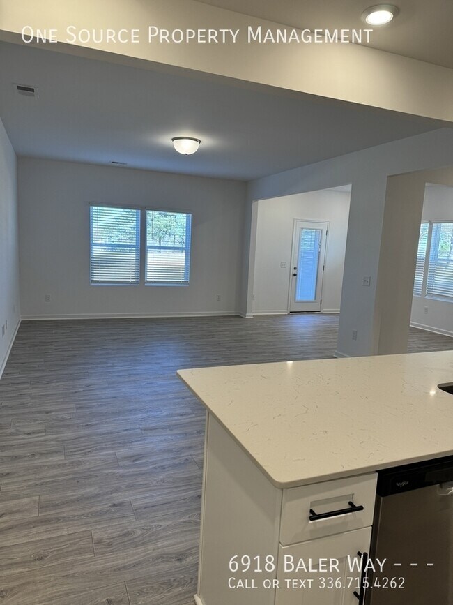 Foto del edificio - 6918 Baler Wy