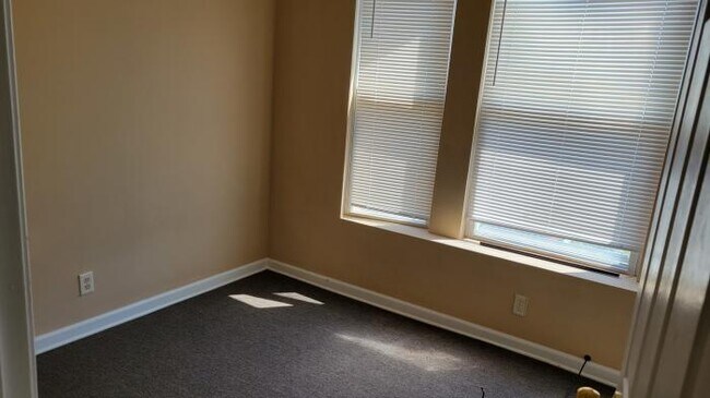 Foto del edificio - 4 bedroom in Chicago IL 60624