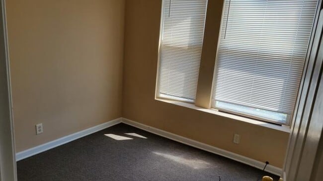 Building Photo - 4 bedroom in Chicago IL 60624