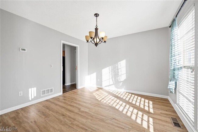 Foto del edificio - 7419 Meadow Brooke Way