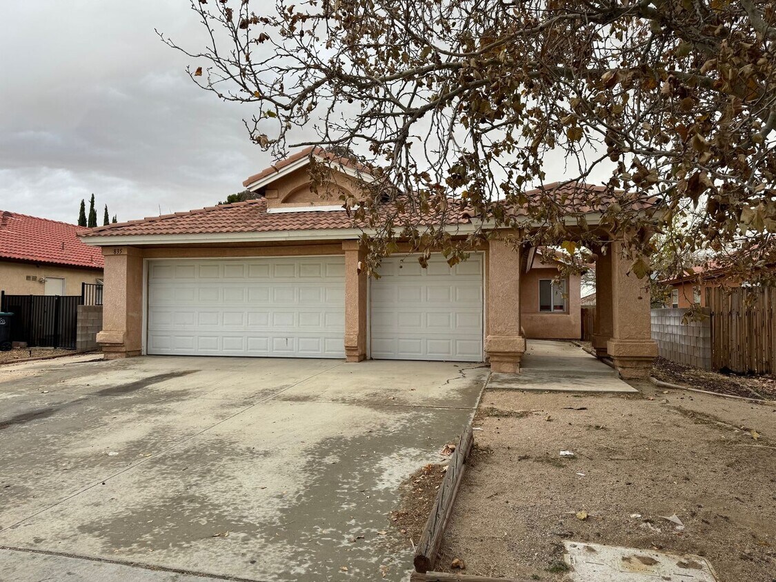 Primary Photo - Fully Rehabbed Spacious 4+2