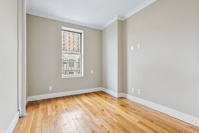 Foto del edificio - 811 Walton Ave