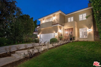 Building Photo - 969 S Carmelina Ave