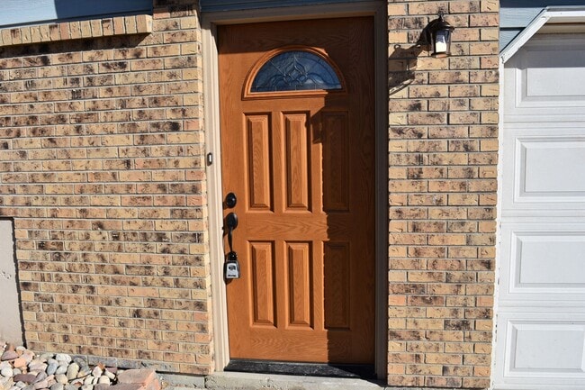 Building Photo - 2412 Sunset Dr
