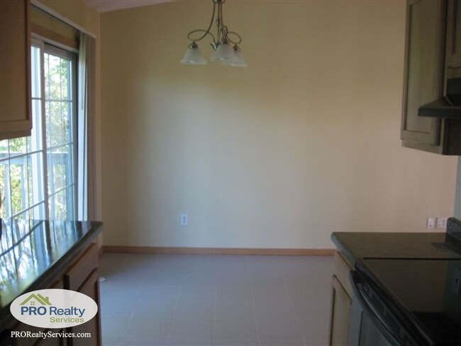 Building Photo - 3 Bedroom House in Maple Grove