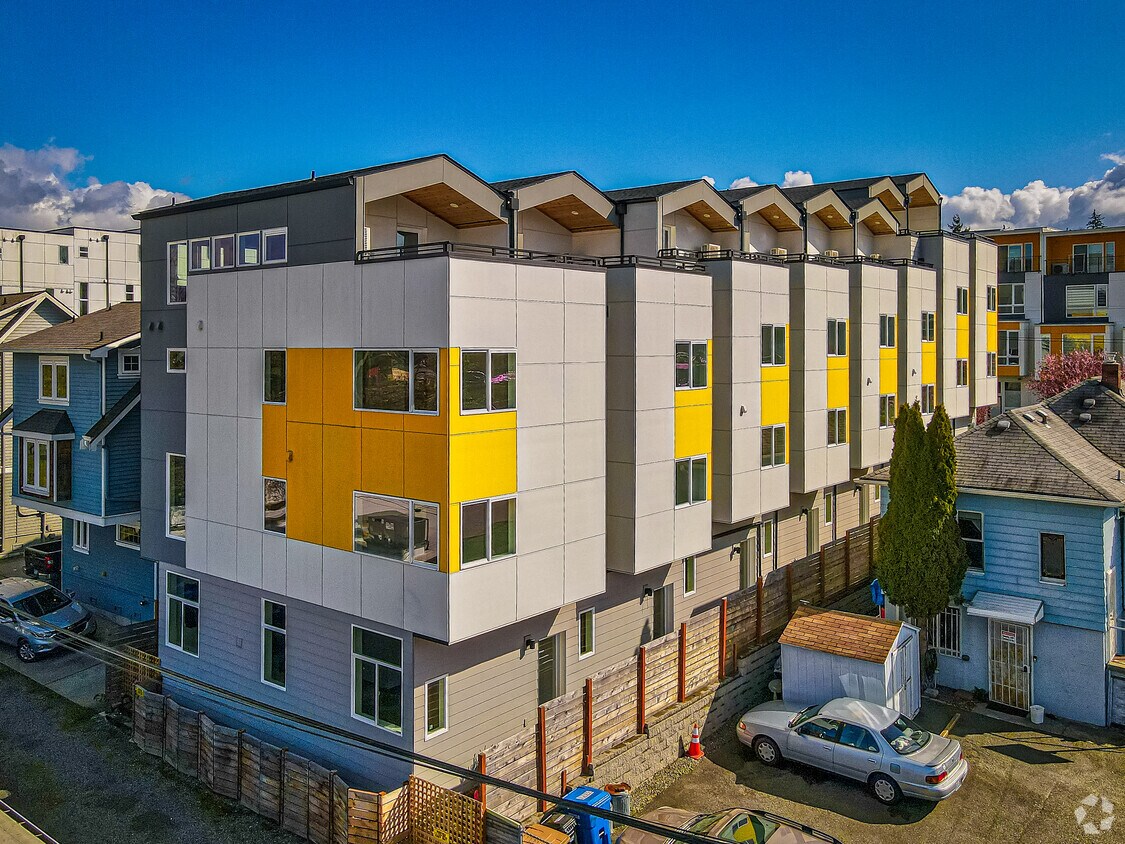 Building Photo - 1919 24th Ave S