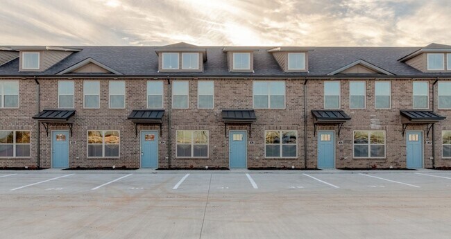 Building Photo - Henry Place Blvd - 1000