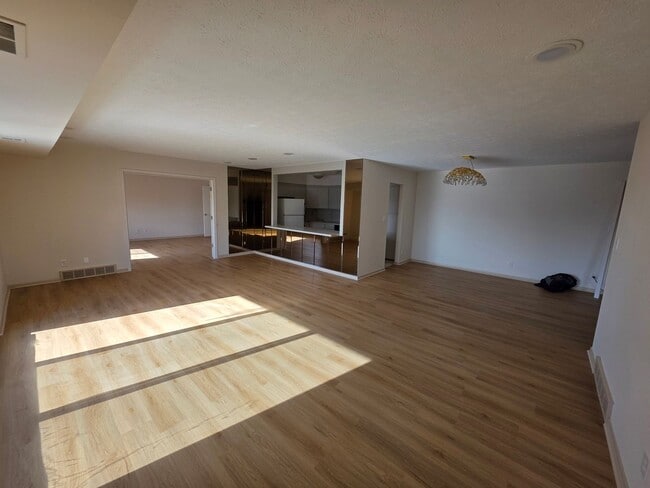 Foto del edificio - 612 Acacia Cir