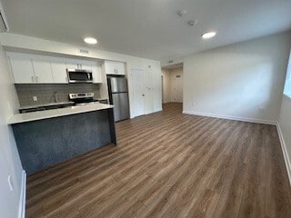 Building Photo - 630 Churchill Av N